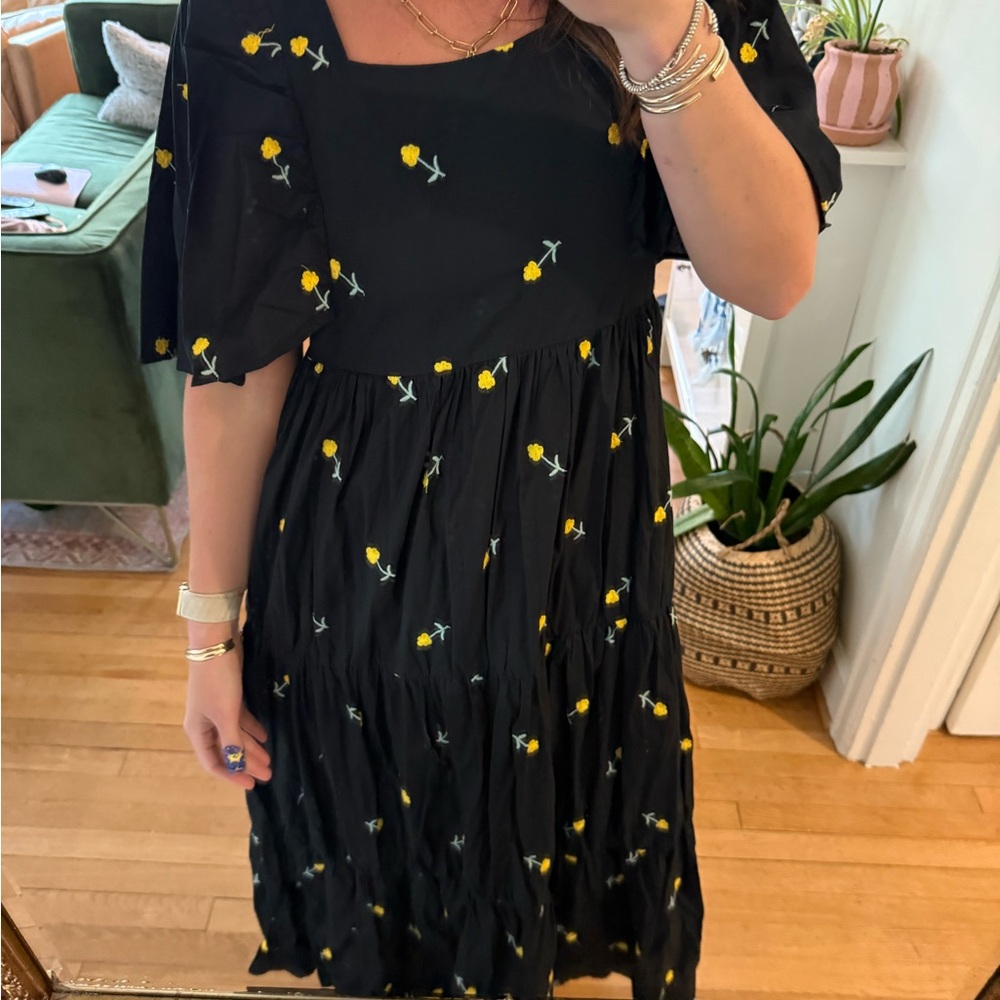 Chic Black Floral Maxi Dress - Picture 5 of 5